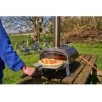 Compatível com acessórios vendidos separadamente como a espátula para facilitar o preparo e manuseio das pizzas.