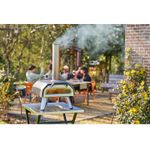 Chaminé com controle de fluxo que regula calor e fumaça para cozimento mais uniforme.