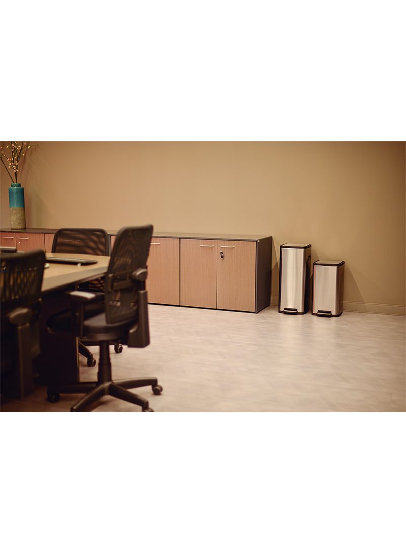 Solução elegante e funcional para manter ambientes corporativos organizados e mais higiênicos.