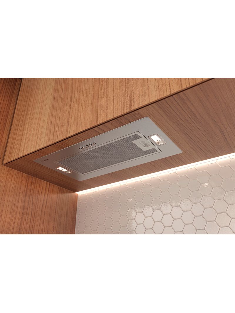 Instalação embutida com vazão de 630 m³/h e comando com 3 velocidades que garante eficiência na renovação do ar e mais praticidade no uso diário.