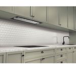 Instalação embutida com vazão de 630 m³/h e comando com 3 velocidades que garante eficiência na renovação do ar e mais praticidade no uso diário.