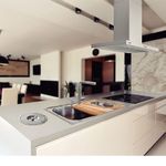 Ambiente mais silencioso e confortável, ideal para cozinhar, conversar e aproveitar cada momento com mais tranquilidade.