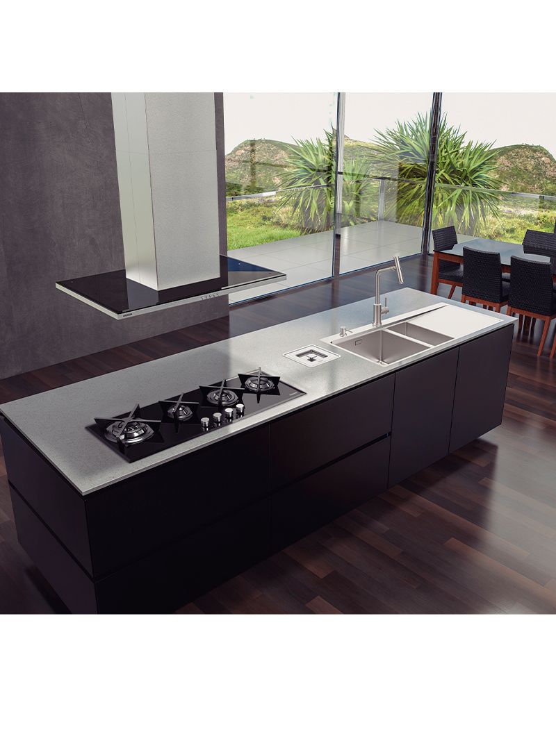 Iluminação em LED com conjunto de 4 lâmpadas de 1,5 W que oferece melhor visibilidade da área de cocção com baixo consumo energético.