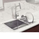 Instalação versátil nos modos flush, semi-flush ou undermount, que se adapta a diferentes projetos de bancada em um ambiente moderno que valoriza o design da cozinha.