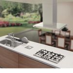 Ideal para escorrer louças e alimentos, com escoamento eficiente pela válvula central.