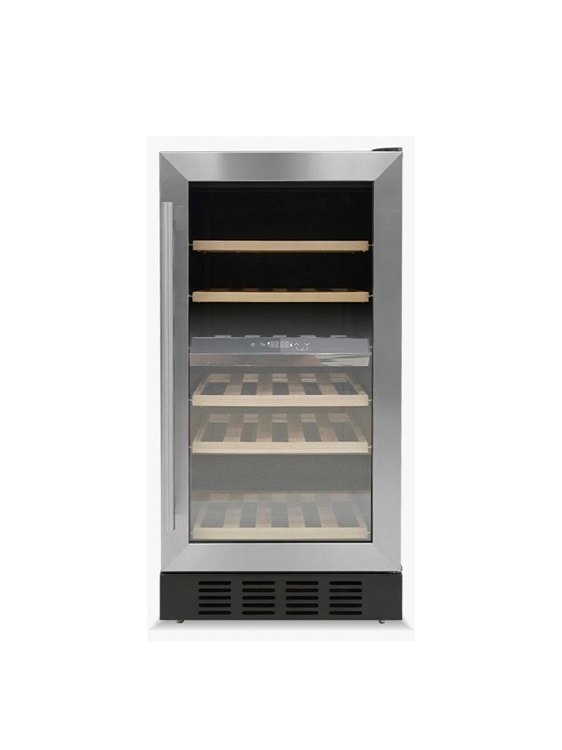 Adega climatizada com sistema de resfriamento por compressor, que proporciona refrigeração rápida e estável, com baixa vibração para melhor preservação das características e do sabor dos vinhos.