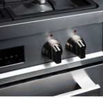 5 queimadores Sabaf, incluindo dual flame de 4,5 kW, rápido de 2,5 kW, dois semi-rápidos de 1,75 kW e auxiliar de 1,0 kW, que oferecem potência, precisão e versatilidade no preparo.