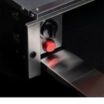 Controle por manípulo que permite ajuste preciso, com faixa de temperatura de 30 °C a 80 °C, ideal para manter aquecido, descongelar e preparar alimentos delicados.