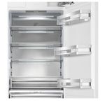 Interior em inox com alta durabilidade, aliado à iluminação LED nas laterais e no teto, que proporciona excelente visibilidade e mais praticidade no dia a dia.