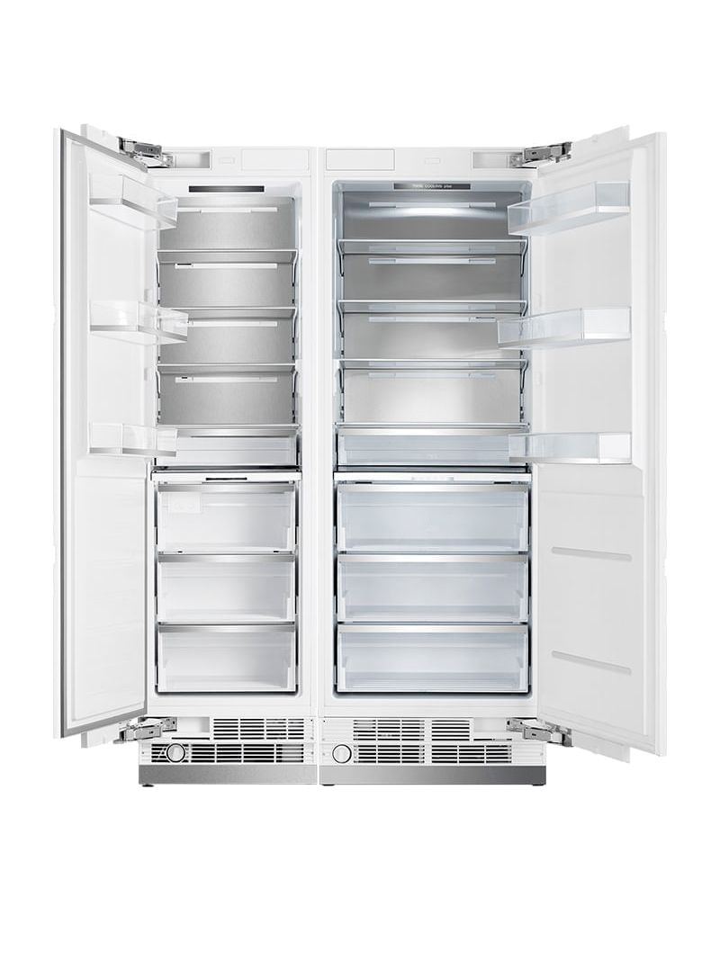 Capacidade total de 822 litros, com 470 litros no refrigerador e 352 litros no freezer, oferecendo amplo espaço e organização eficiente.