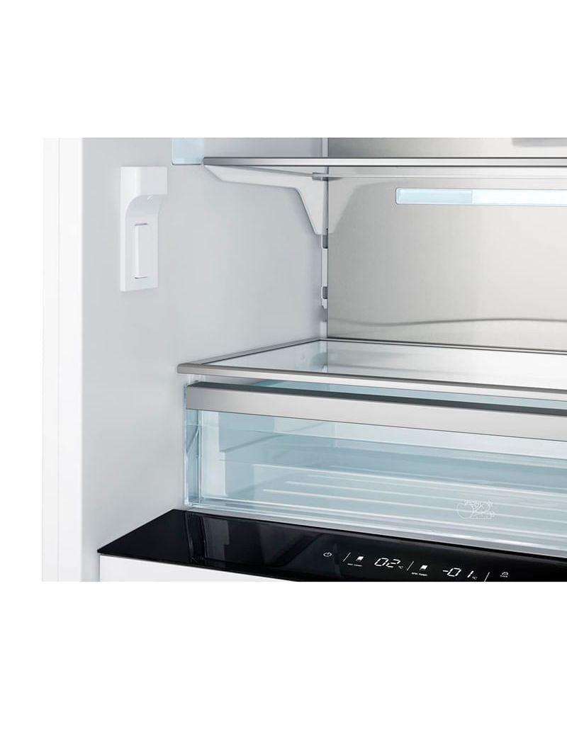 Dispenser de água integrado com design discreto, que proporciona praticidade e elegância no uso.