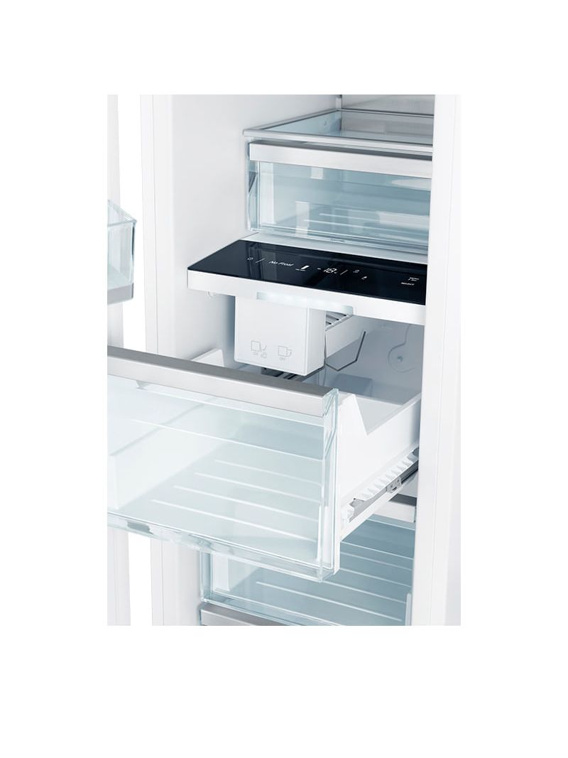 Dispenser de água integrado com design discreto, que proporciona praticidade e elegância no uso.