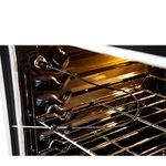 Sonda de temperatura no forno que mede com precisão o ponto interno dos alimentos garantindo preparo perfeito.
