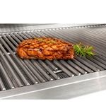 Grelhas em inox 8 mm com perfis piramidais distribuem melhor o calor, reduzem o contato com as chamas e criam marcas perfeitas nos grelhados.