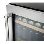 Puxador tubular em inox com design robusto e sofisticado, inspirado na elegância da linha Tecno Professional.