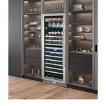 Embutimento perfeito sem frestas laterais de ventilação, garantindo um acabamento elegante e sofisticado.