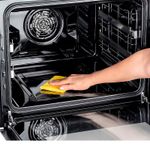 Forno com esmalte Easy-clean utiliza revestimento antiaderente Teflon para uma limpeza mais fácil e eficiente.