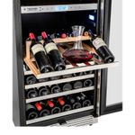 Prateleira para exposição e decanters que acomoda até 11 vinhos e 2 decanters na temperatura ideal para degustação.