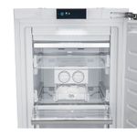 Ice Maker Manual Twister com bandejas de gelo e gaveta versátil para mais praticidade e aproveitamento de espaço.