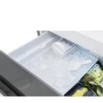 Ice maker automático que produz 1,3 kg de gelo a cada 24 horas, com gaveta de 3,5 kg que se mantém sempre abastecida.