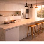 Cozinhe sem limites visuais. Uma bancada totalmente livre que une preparo, convivência e design em um único espaço.