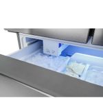 Ice Maker Automático produz até 1,3 kg de gelo a cada 24 horas e armazena até 3,5 kg, mantendo a gaveta sempre abastecida.