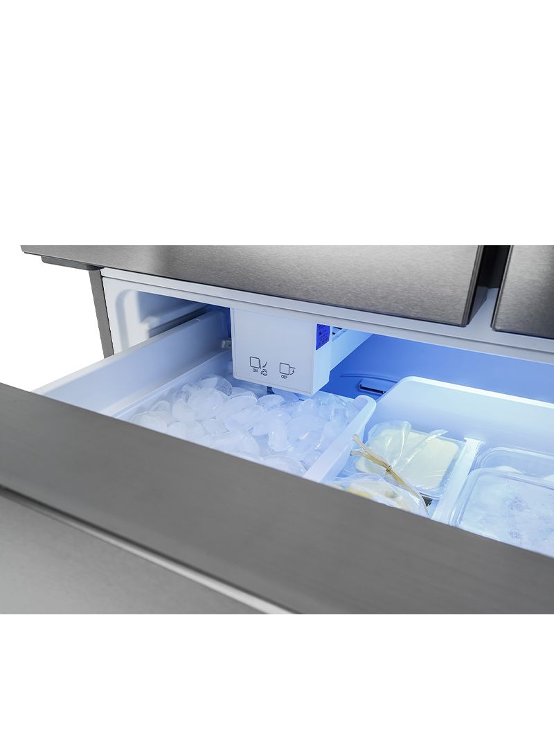 Ice Maker Automático produz até 1,3 kg de gelo a cada 24 horas e armazena até 3,5 kg, mantendo a gaveta sempre abastecida.