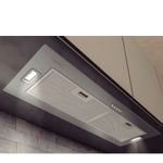 Iluminação em LED com duas lâmpadas de 1,5 W que destacam a área de cocção com luz funcional e eficiente valorizando o espaço gourmet.